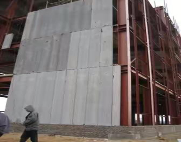 李沧钢结构厂家使用蒸压加气混凝土墙板